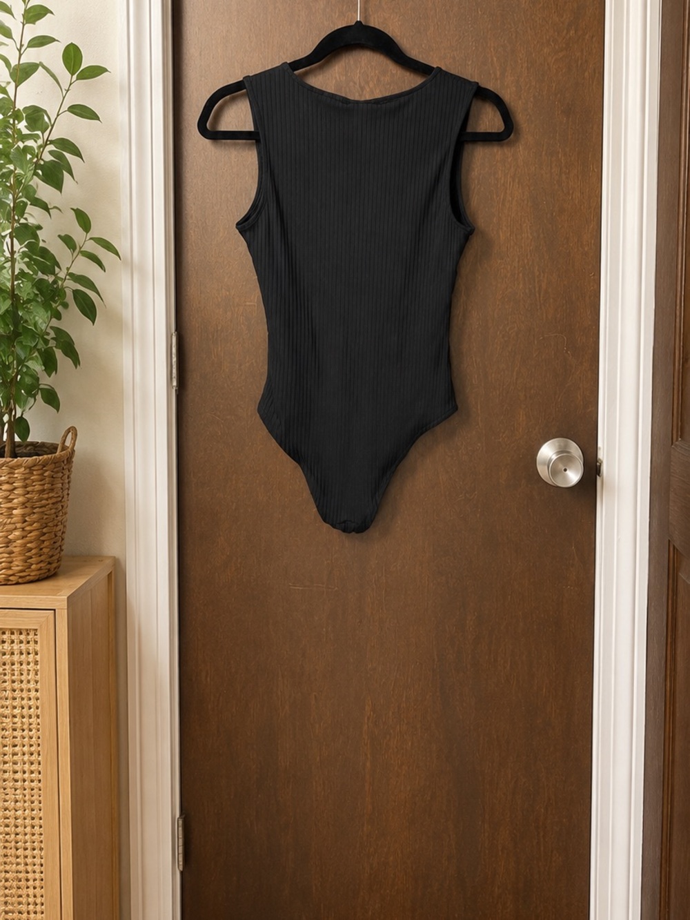 H&M Black Ribbed Twist Front Sleeveless Bodysuit Size S NWOT - Picture 3 of 3